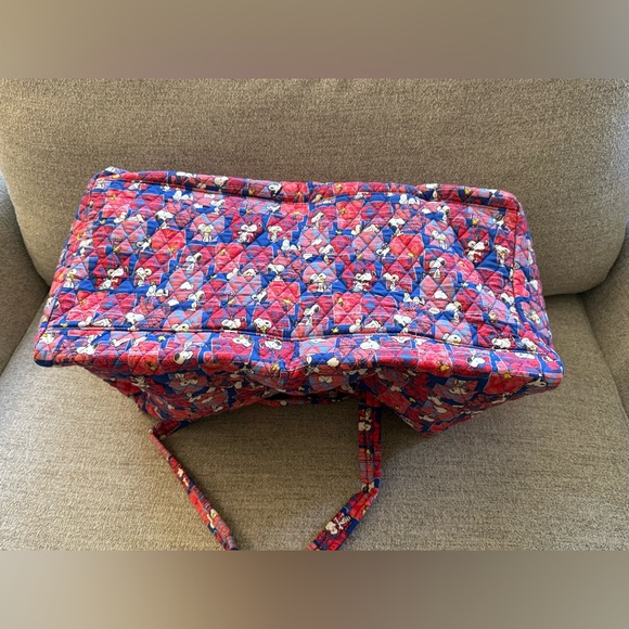 Vera Bradley Peanuts Snoopy’s House Large Travel Duffel Bag NWT - Picture 8 of 8